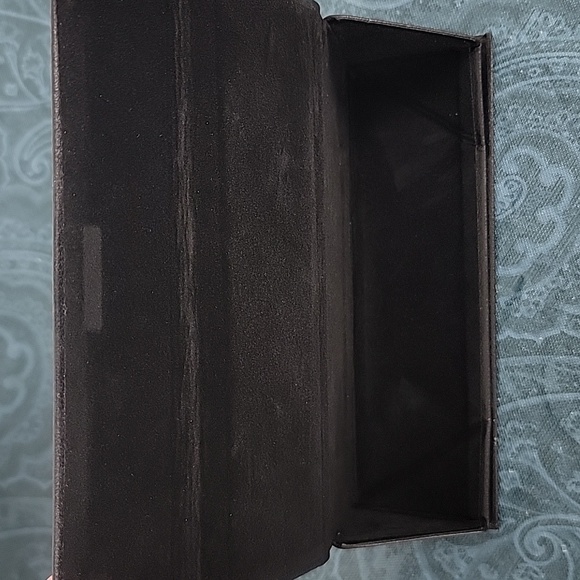 Shaquille O'Neal Black Eyeglass Case (Case Only) - Picture 4 of 11